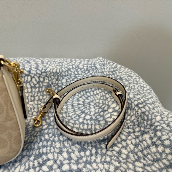 Coach Terri Shoulder Bag - Picture 5 of 6